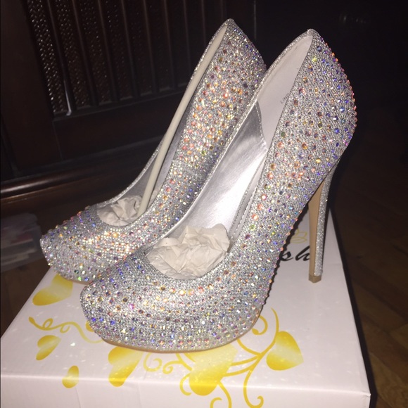 Heels - Picture 2 of 2