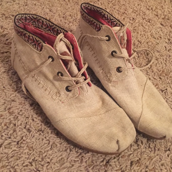 Cream Toms booties, size 9