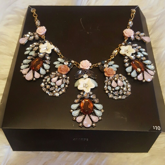 Statement necklace