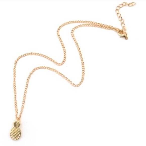 ⭐️ONELEFT⭐️Gold Pineapple Necklace - Picture 4 of 4