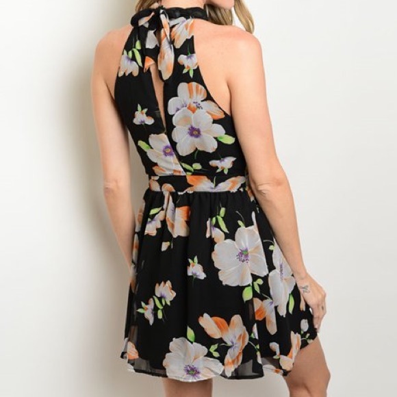 🎈LAST ONE🎈Black Floral Halter Dress - Picture 2 of 3