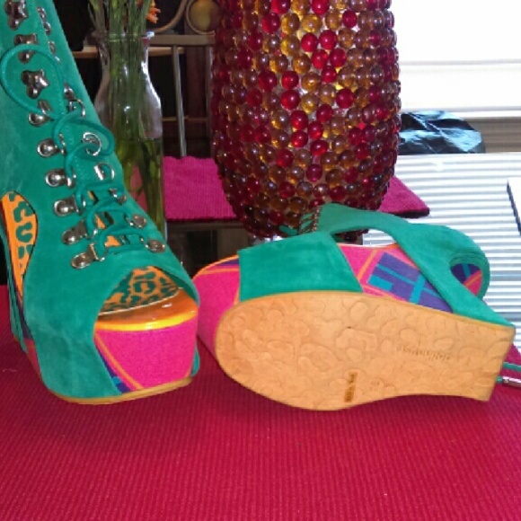 Heel less wedge...check it out!!!