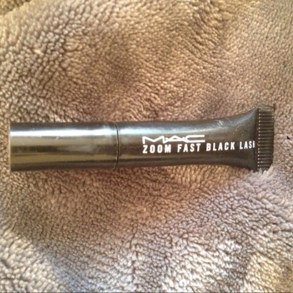 Brand new MAC zoom Fast  black lash mascara - Picture 2 of 3