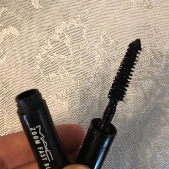 Brand new MAC zoom Fast  black lash mascara - Picture 3 of 3