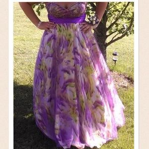 Prom dress only worn once. In mint condition!