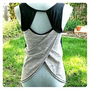Lululemon keyhole split back workout top