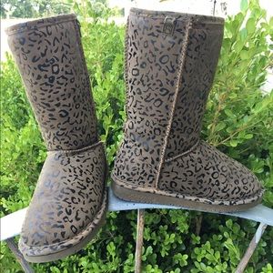 BEARPAW cheetah print furry boots