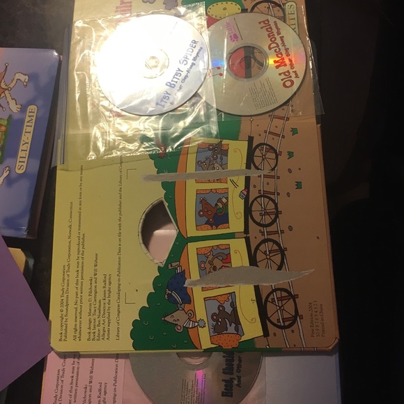 5 Read Aloud Mother Goose BOOKS - Picture 3 of 4