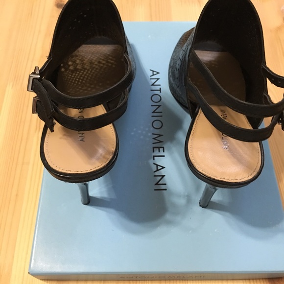 *SOLD* Like new. Antonio Melani black heels, sz 9 - Picture 4 of 4