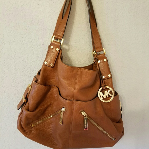 **SaLe**  Authentic Michael Kors Leather Bag