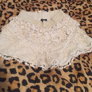 Cream/ white lace shorts