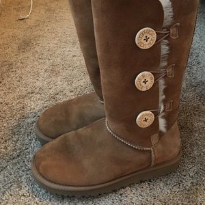 tan/beige Uggs