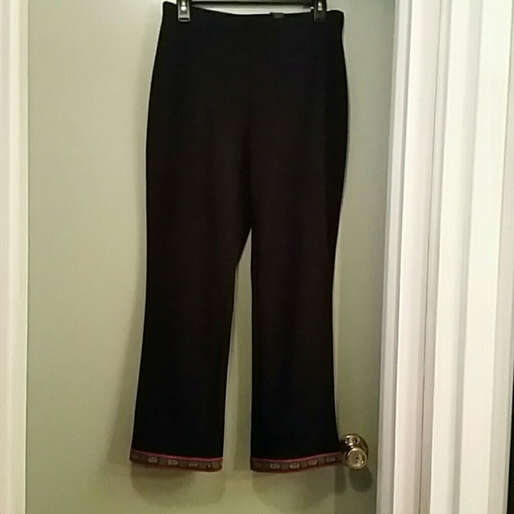 Capris Pants with embroidered bottom - Picture 1 of 4