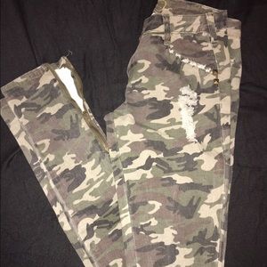 Camouflage skinny pants