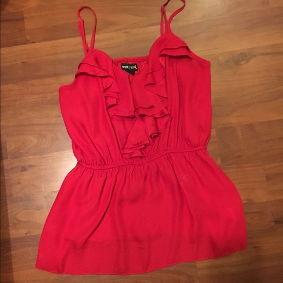 Sold in bundle Pretty Red Top - Picture 2 of 3