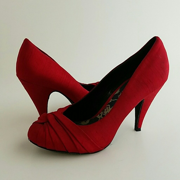 Rocket Dog Red Pumps