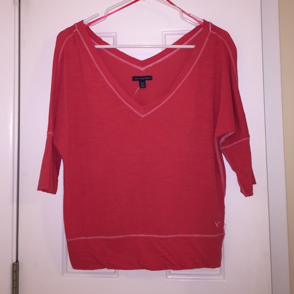 NWOT - American Eagle v-neck. 3/4 sleeve.