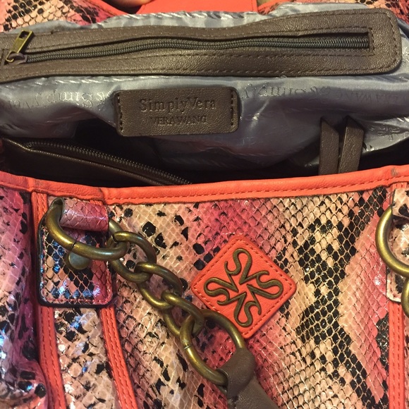 🎉SOLD🎉 Simply Vera Vera Wang Coral Python Tote - Picture 4 of 4