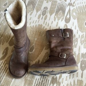 Like new ugg boots! Beautiful Kensington style!
