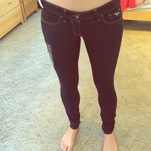 Hollister dark blue skinny jeans. NWT
