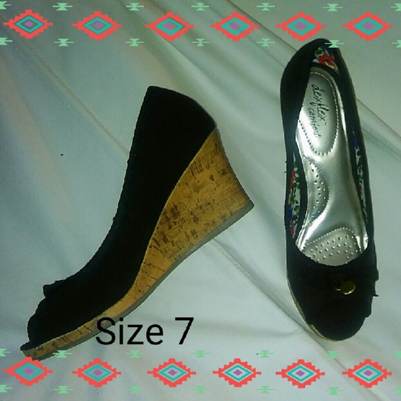New Comfortable and Cute black wedge shoes