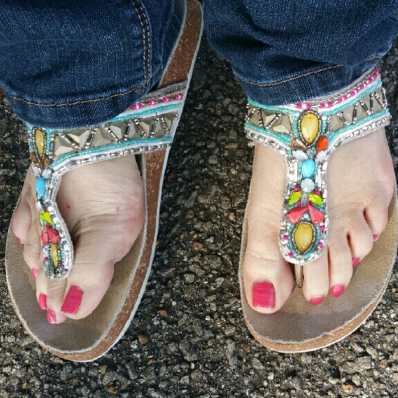 Steve Madden beautiful beaded Sandal Fits 8 Fiesta - Picture 2 of 4