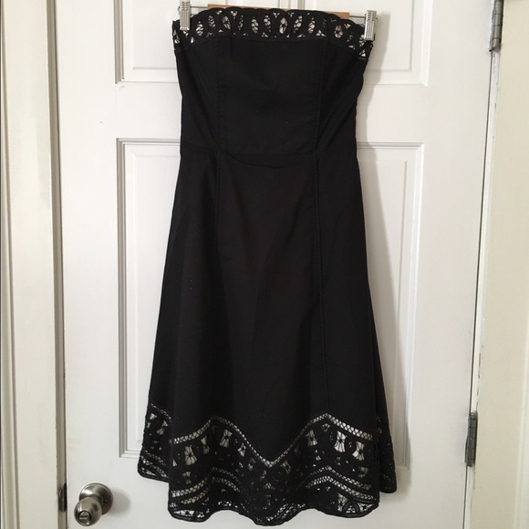 Strapless cocktail dress with a romantic touch!