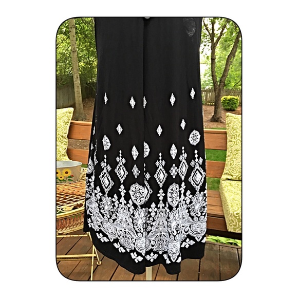 Stunning white and black swing dress! - Picture 4 of 4