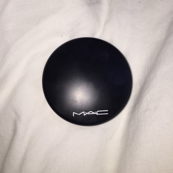 MAC bronzer - Picture 2 of 3