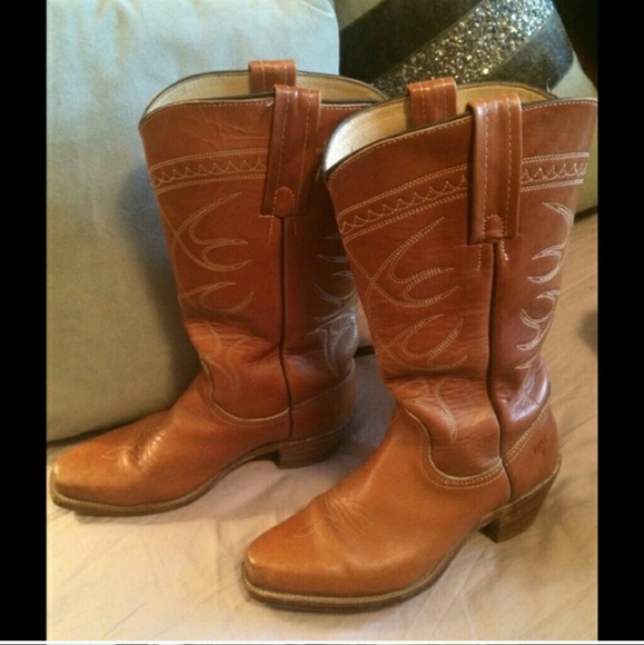 **final markdown** Honey blonde Frye boots