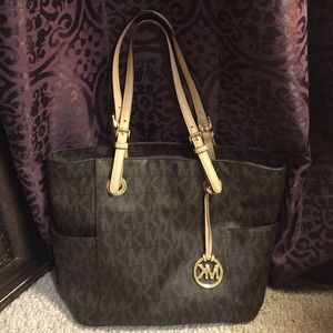 Michael Kors Jet Set Signature Tote