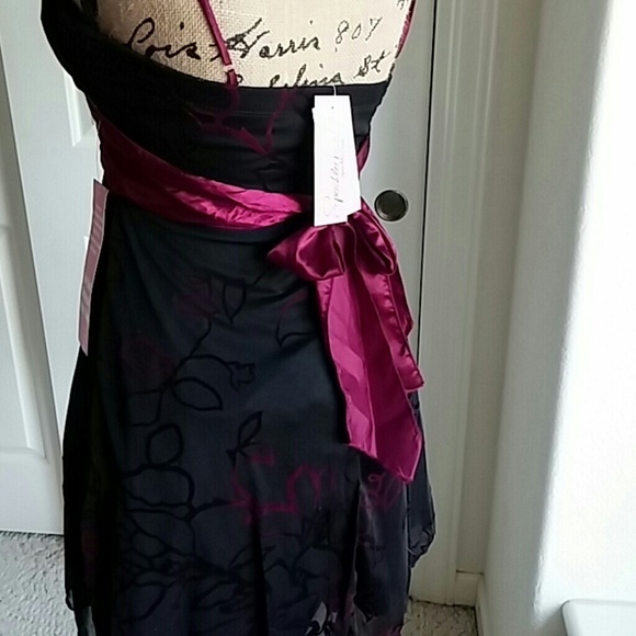 Wine and Black Cocktail Dress - Picture 3 of 4