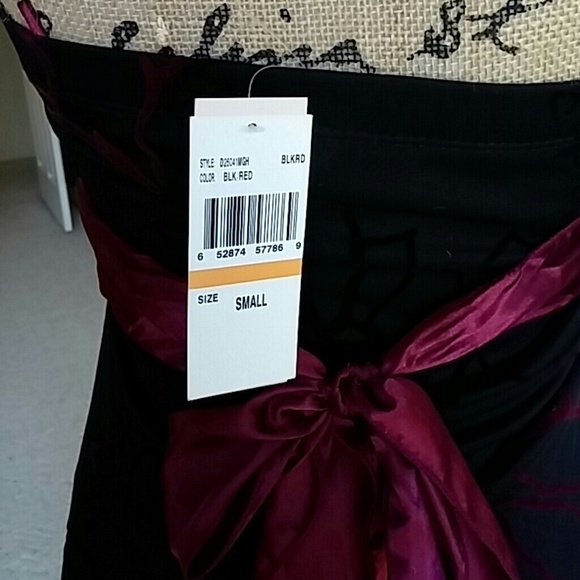 Wine and Black Cocktail Dress - Picture 4 of 4