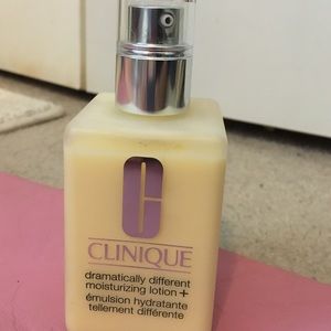 Clinique Dramatically Different Lotion+