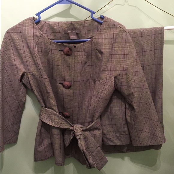 Ann Taylor Suit size 4 jacket size 2 pant