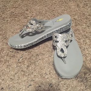 Volatile flip flops