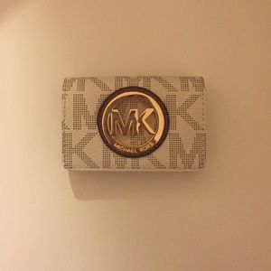 Michael kors card case (never been used)