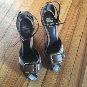 Burberry Leather coated spadrills