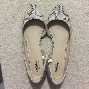 Women's flats