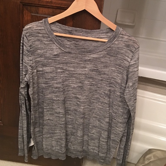 Thin sweater