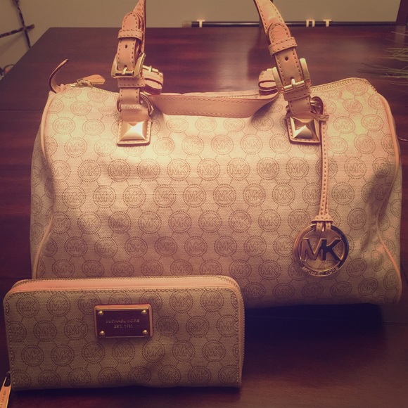 Michael Kors Circle logo Grayson Satchel w/ wallet - Picture 1 of 6