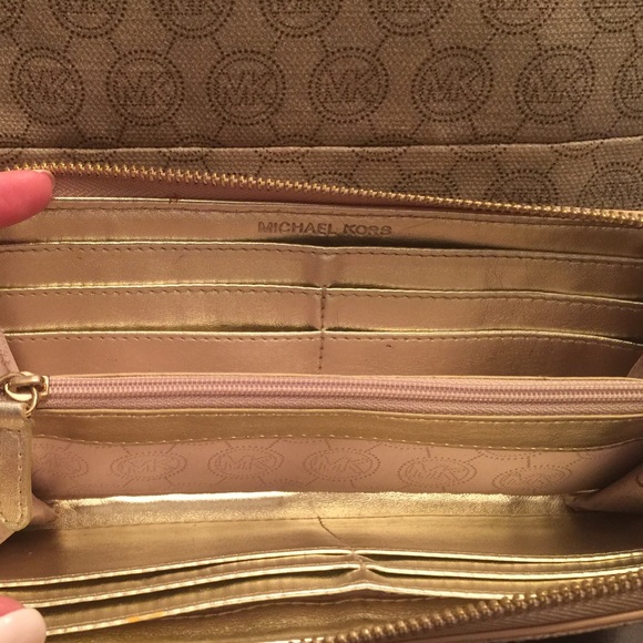 Michael Kors Circle logo Grayson Satchel w/ wallet - Picture 4 of 6