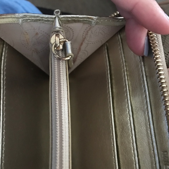 Michael Kors Circle logo Grayson Satchel w/ wallet - Picture 6 of 6