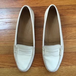 Bass cream colored penny loafers