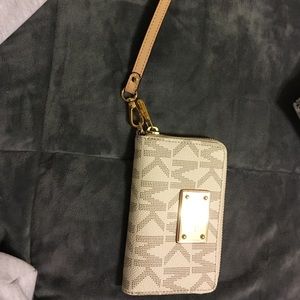 Michael kors wristlet