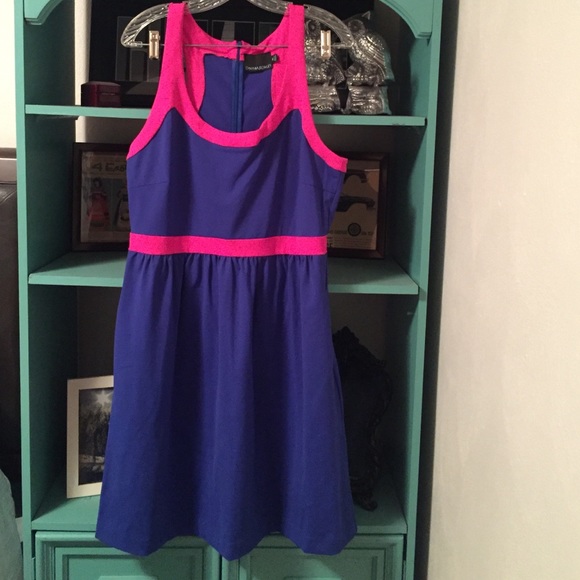 Stretchy XL Cynthia Rowley dress with pockets!