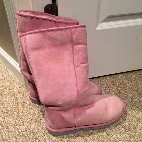 Worn once Pink Uggs