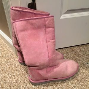 Worn once Pink Uggs