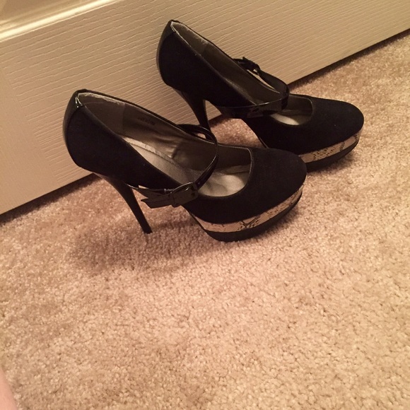 2b Bebe Mary Jane stiletto