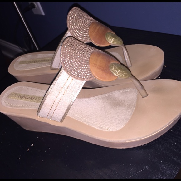 Summer sandal with low wedge